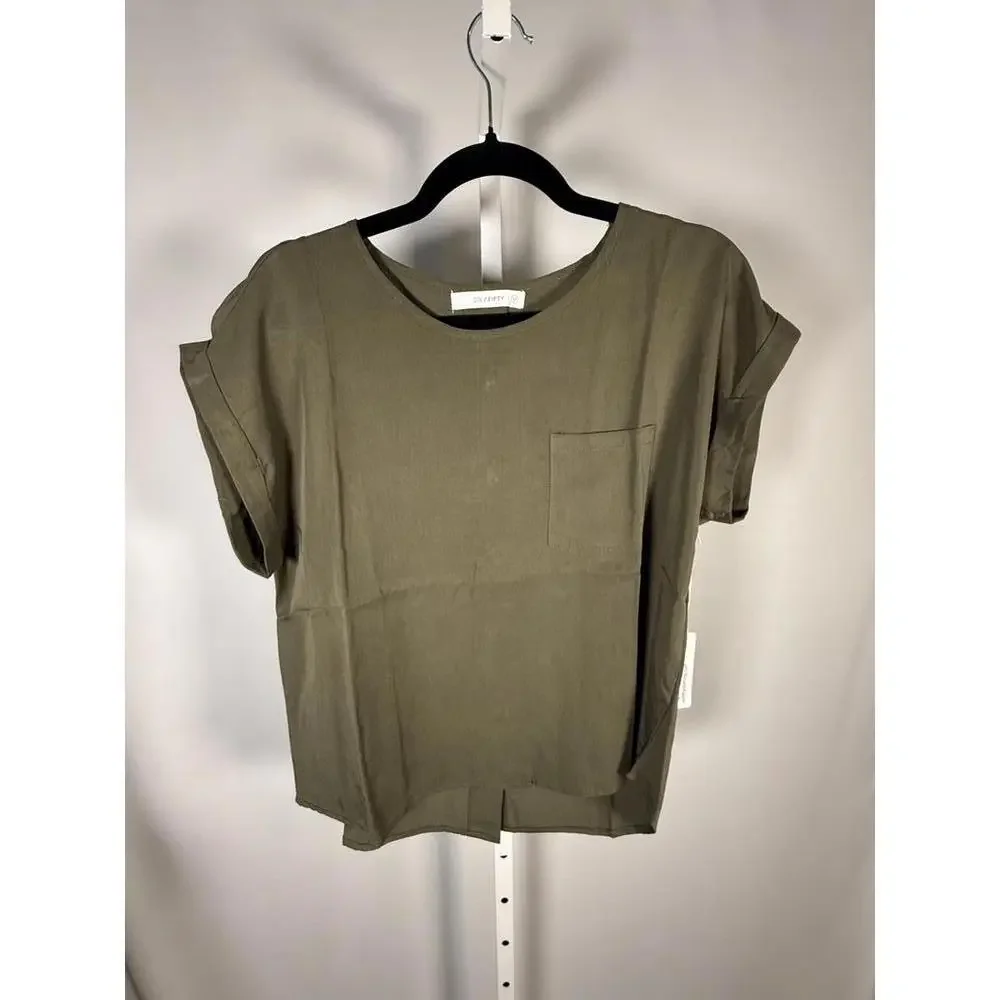 NWT Six/Fifty Olive Short Sleeve Pocket Top Button Back Blouse Size Medium - Picture 3 of 7